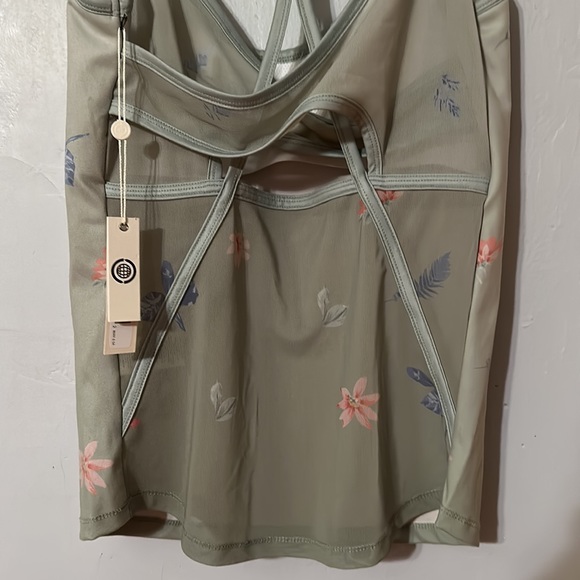 Max Studio Performance Tank Top - Picture 6 of 9